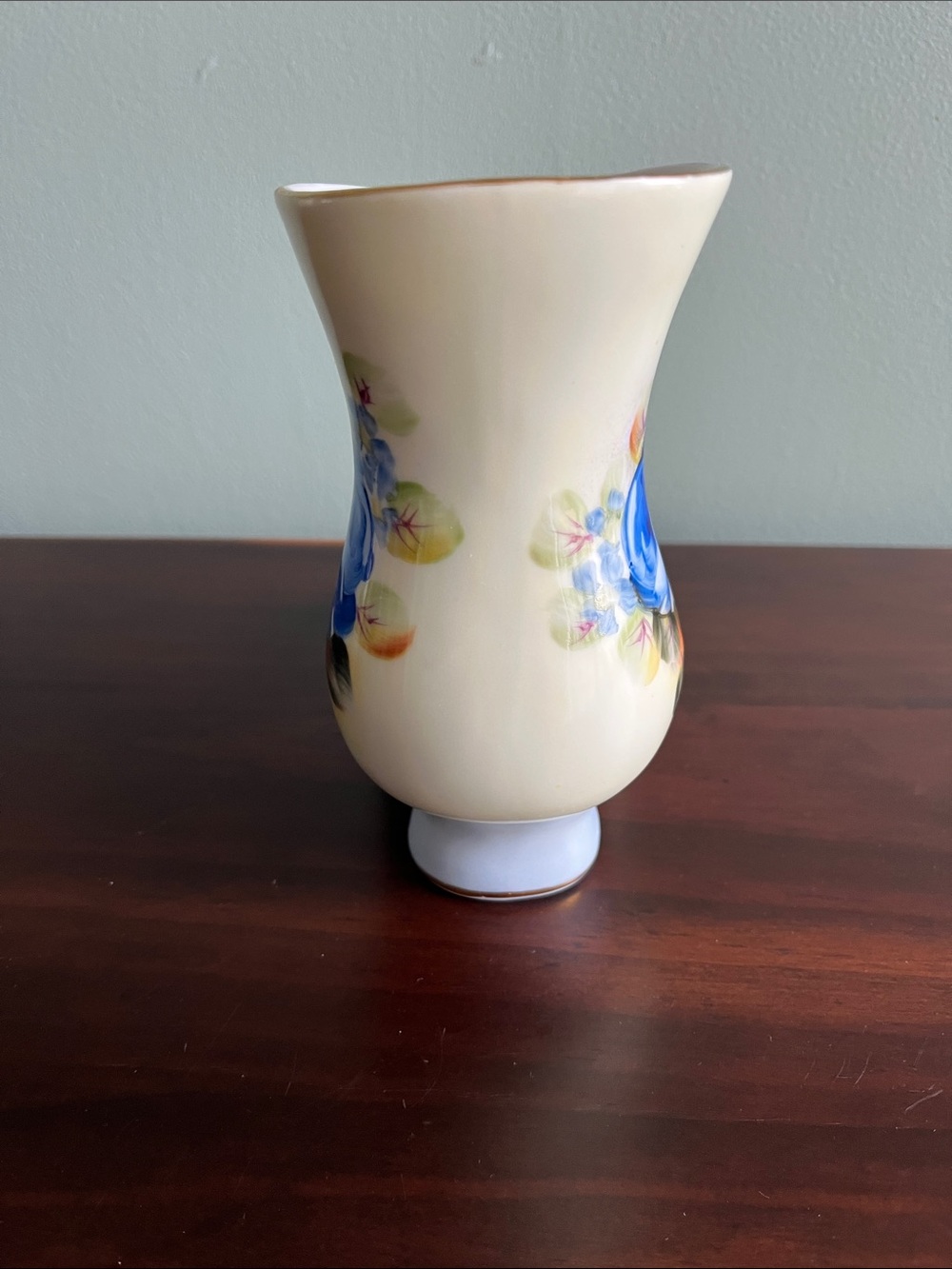 Vintage Ceramic Boot Vase Blue Roses Gold Trim Mid Century Japan 7x6 - Picture 4 of 10